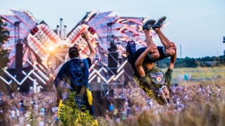 Q-BASE - for the Die Hards only! 004